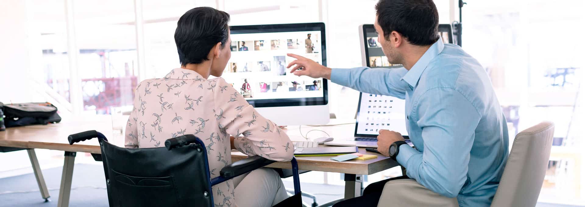 2 people looking at a computer screen